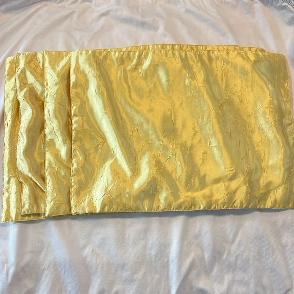 Placemats. Set of 4. Gold
